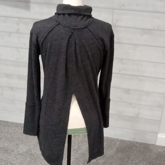 Free People charcoal gray long sleeve turtle neck split back sweater size small - Picture 6 of 6